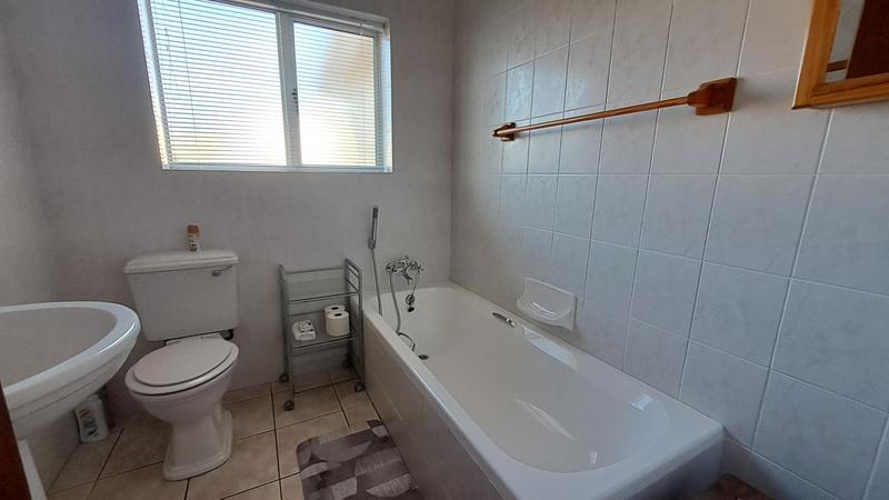 2 Bedroom Property for Sale in Stilbaai Wes Western Cape